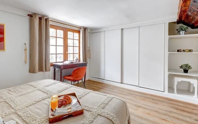 Cozy 2BR in the Heart of Île Saint-Louis - photo 2