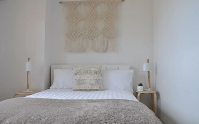 Sydney's Best 3 bdrm Apartment w Parking - photo 5