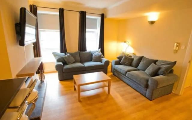 Central Open Plan Flat Sleeps 4 - photo 5