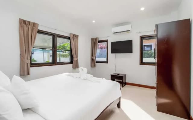 Poolside 3BR for Relaxed Stays V278 - photo 5
