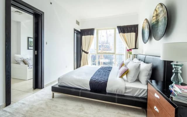 Striking 1BR in Dubai Marina - Minutes From Beach - photo 5