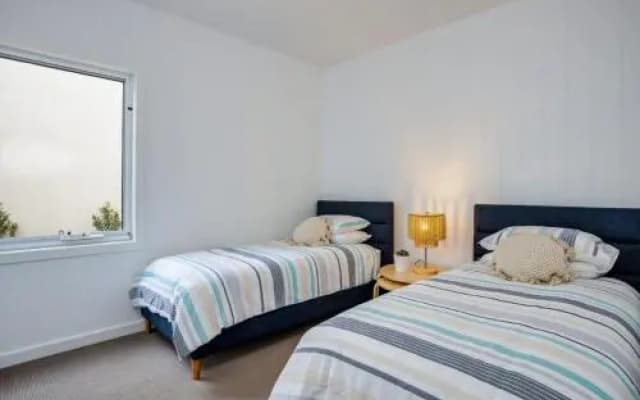 Molly's Beach House: - photo 2