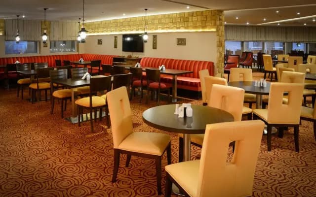 Golden Ocean Hotel - photo 2
