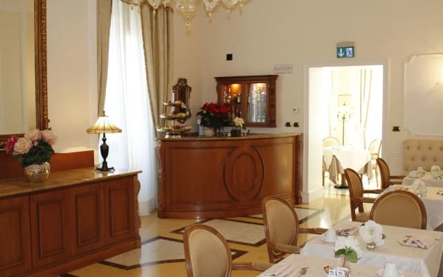 Hotel Villa Pinciana - photo 3