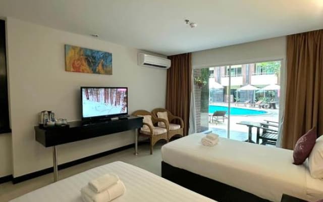 Baron Beach Hotel - photo 4