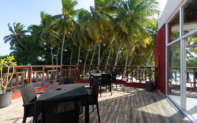Silver Oasis Maldives Hotel - photo 3