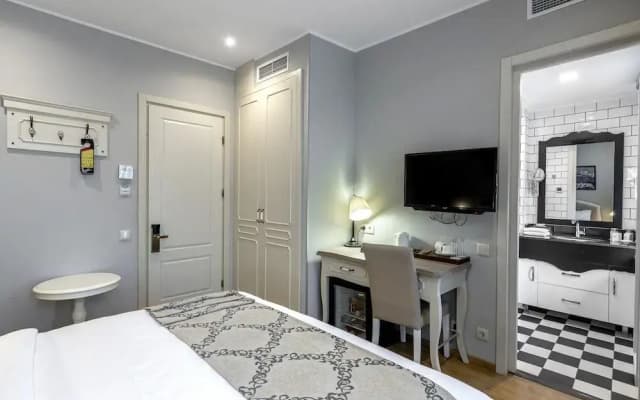 Khokhobi Boutique-Hotel - photo 4