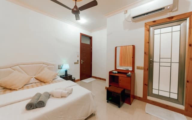 Holiday Mathiveri Inn Guest House - photo 3
