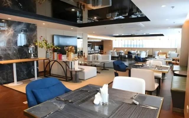 Ramada Sukhumvit Soi Eleven (Ramada Graand Swiss Sukhumvit 11) - photo 2