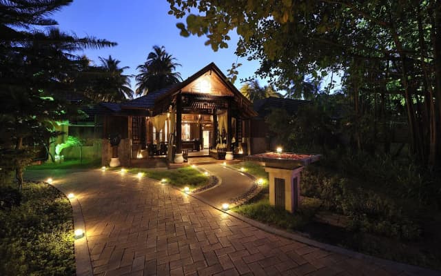 Royal Island Resort & Spa - photo 3