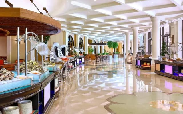 The Ritz-Carlton Abu Dhabi, Grand Canal Hotel - photo 4
