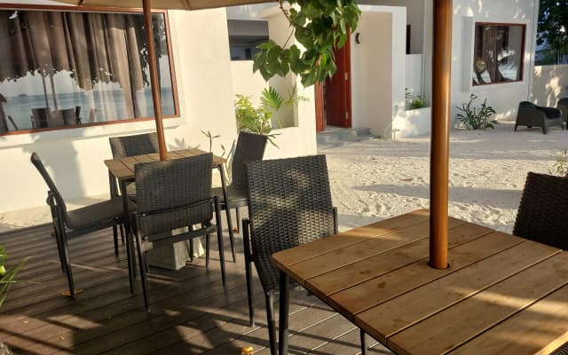 Comfy Cool Breeze by Emzaz Hotel - photo 5