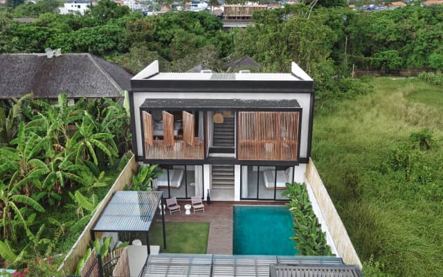 4 BR Berawa 5 min Walk Beach Enclosed Living Room Villa - photo 5
