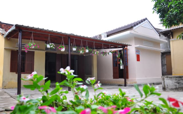 Petunia Garden Homestay Guest House - photo 3