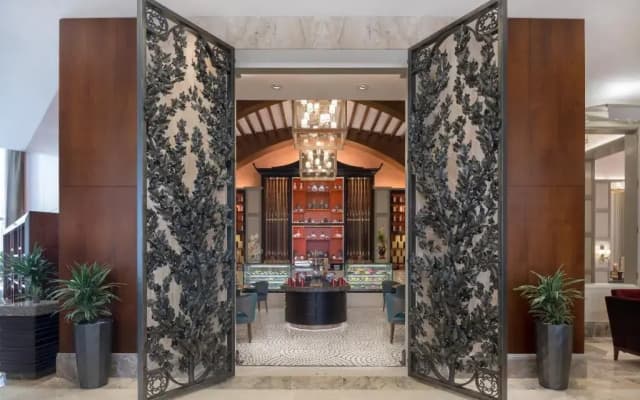 Sheraton Oman Hotel - photo 2