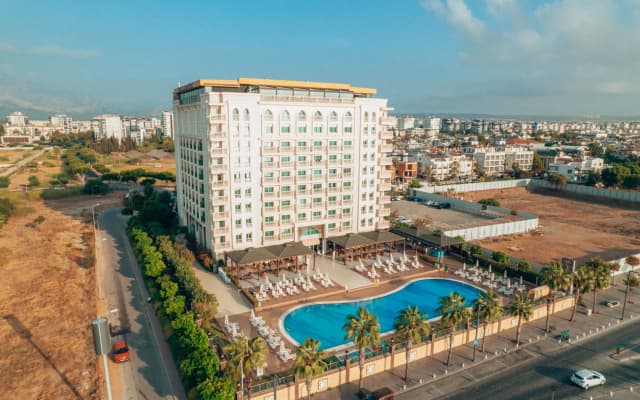 Crowne Plaza Hotel Antalya, an IHG Hotel - photo 2