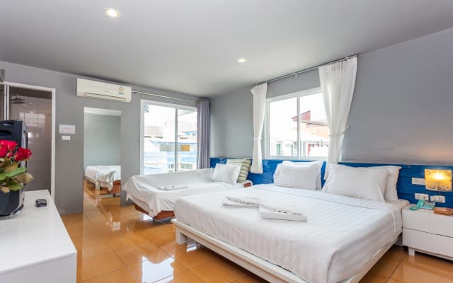 The Oddy Hip Hotel - photo 3