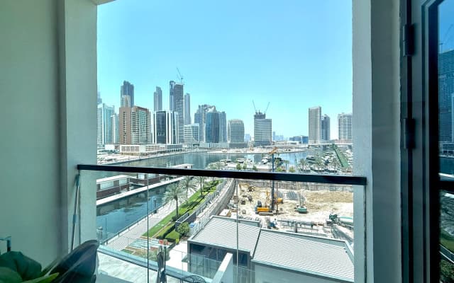 Vserve 1 BR Escape with City Views & Canal Vibes Apartments - photo 2