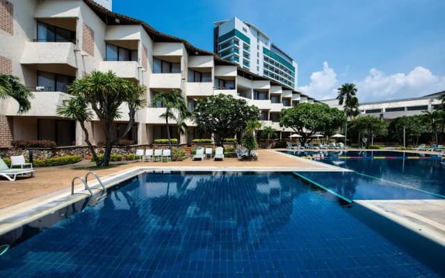 Hotel Tropicana Pattaya - photo 2