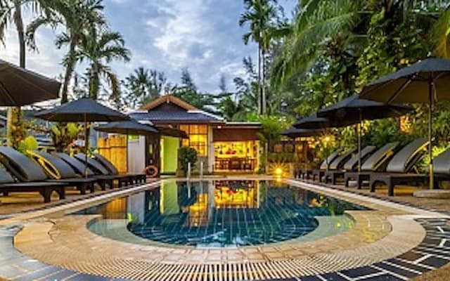 Bangtao Beach Chalet Hotel - photo 2