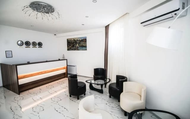 King Tom Hotel - photo 2