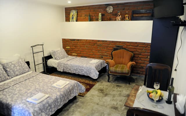 Old Vera Apartments - photo 2