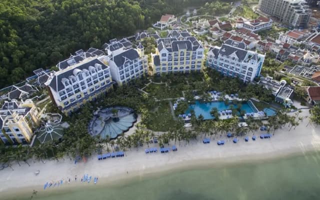 Resort JW Marriott Phu Quoc Emerald Bay Resort & Spa Hotel - photo 2
