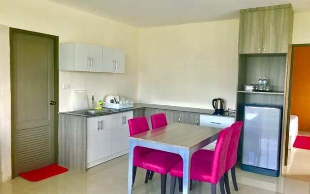 R-Con Wongamat Apartments - photo 3