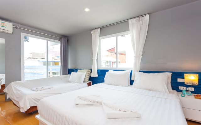 The Oddy Hip Hotel - photo 4