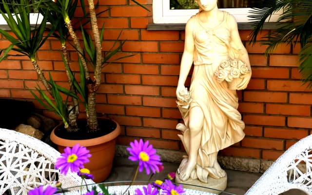 Green Garden Apartments - photo 2