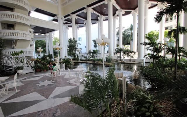 Sky Beach Apartments - photo 2