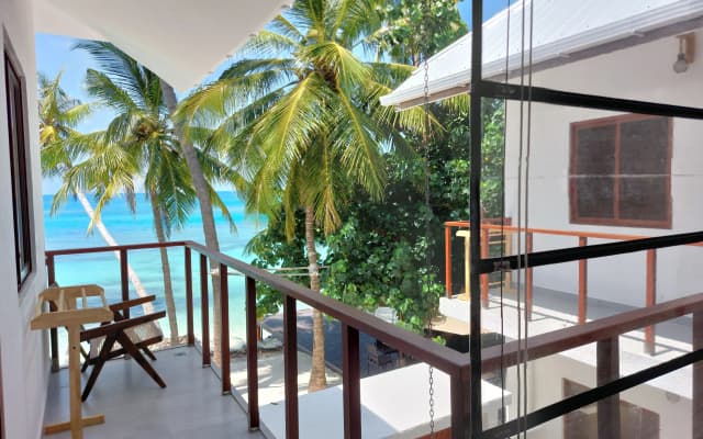 Comfy Cool Breeze by Emzaz Hotel - photo 2