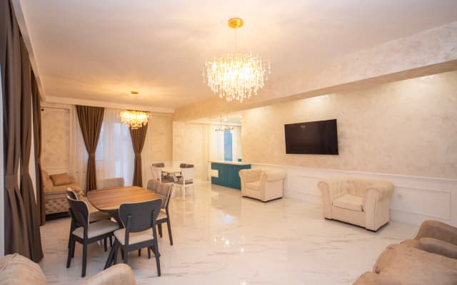 Babi Hotel - photo 2