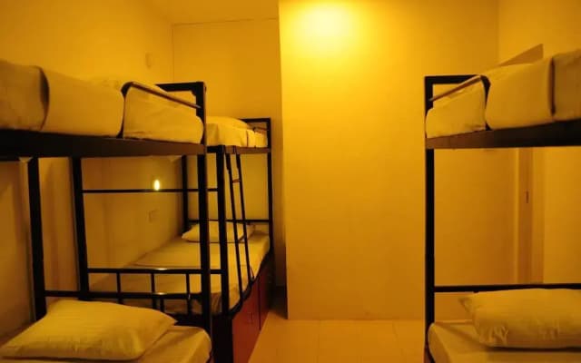Hostel Republic at Galle Face - photo 2