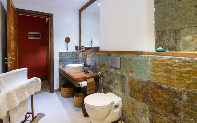 The Barefoot Eco Hotel - photo 4