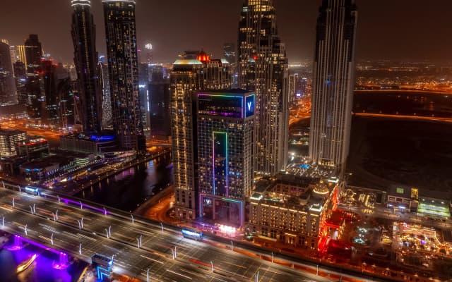 V Hotel Dubai Curio Collection by Hilton Hotel - photo 2