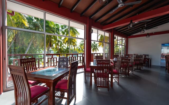 Silver Oasis Maldives Hotel - photo 4