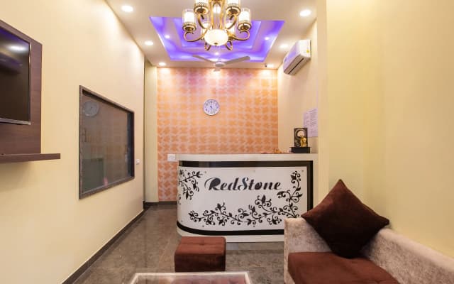 Redstone Hotel - photo 2