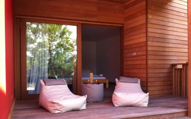 The Barefoot Eco Hotel - photo 2