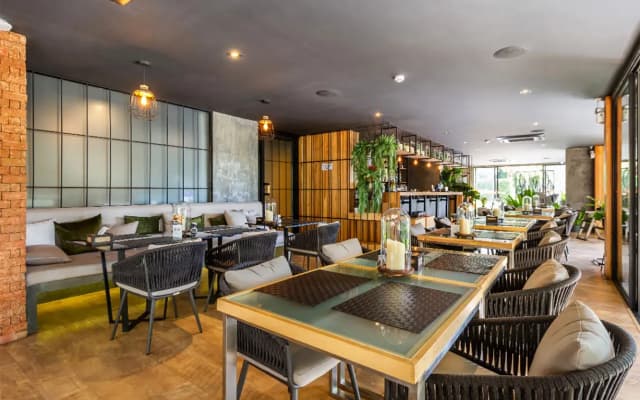 Diamond Condominium by Alexanders Apartments - photo 4