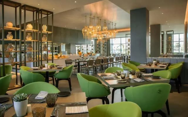 Novotel Muscat Airport Hotel - photo 3