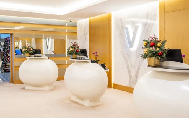 V Hotel Dubai Curio Collection by Hilton Hotel - photo 3