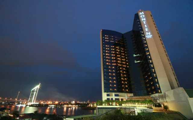 Montien Riverside Hotel Bangkok - photo 2