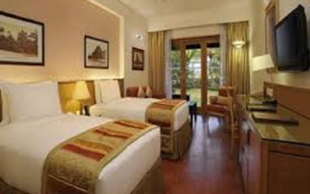 Metro Tower Hotel - photo 3