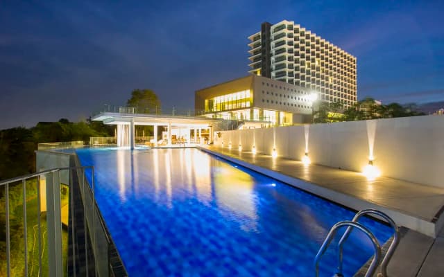 Tsix5 Phenomenal Hotel - photo 2