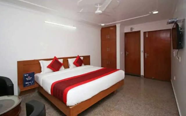 Ashoka Palace Hotel - photo 2