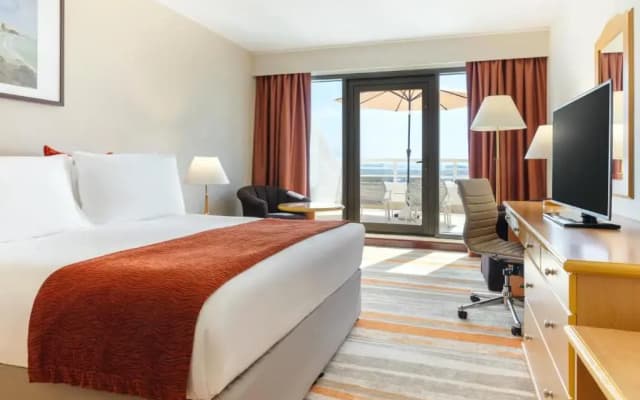 Crowne Plaza Muscat by IHG Hotel - photo 4