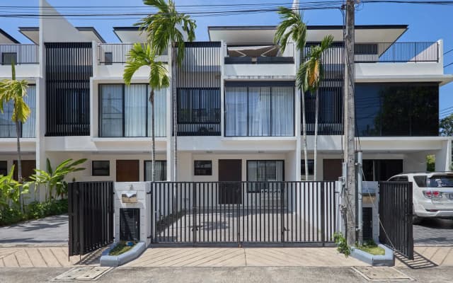 Townhouse Laguna Park 65/124 Apartments - photo 3