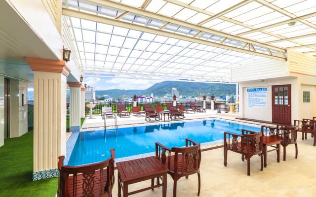Azhotel Patong Hotel - photo 2