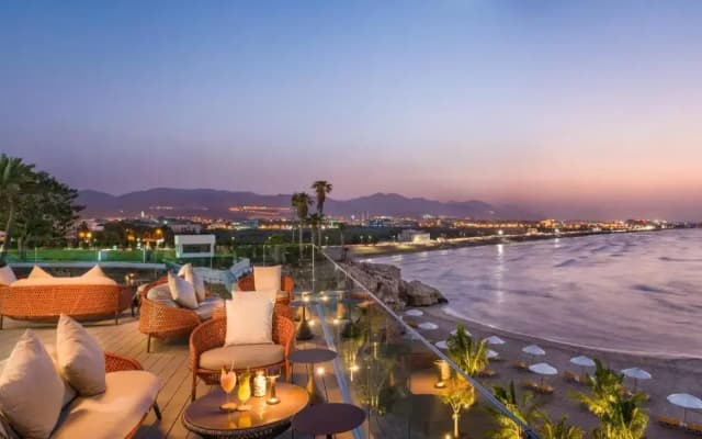 Crowne Plaza Muscat by IHG Hotel - photo 3